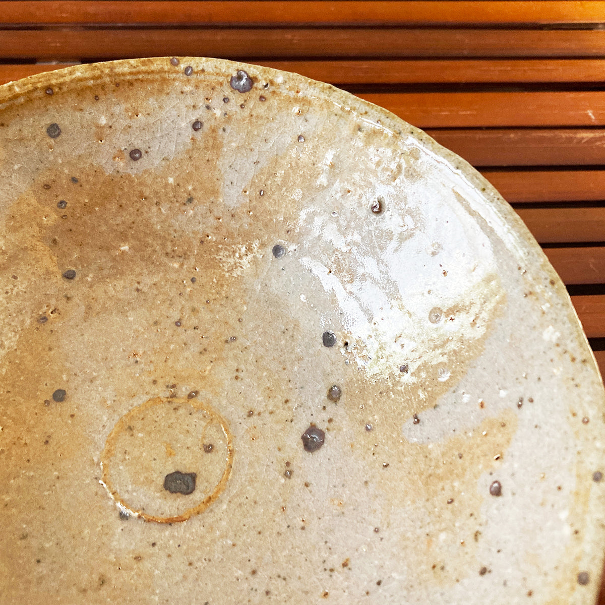 唐津長石陽刻平茶碗 – ゆう雑貨店