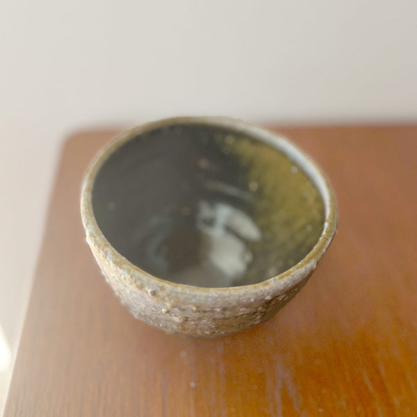 鉄釉灰被り信楽茶碗