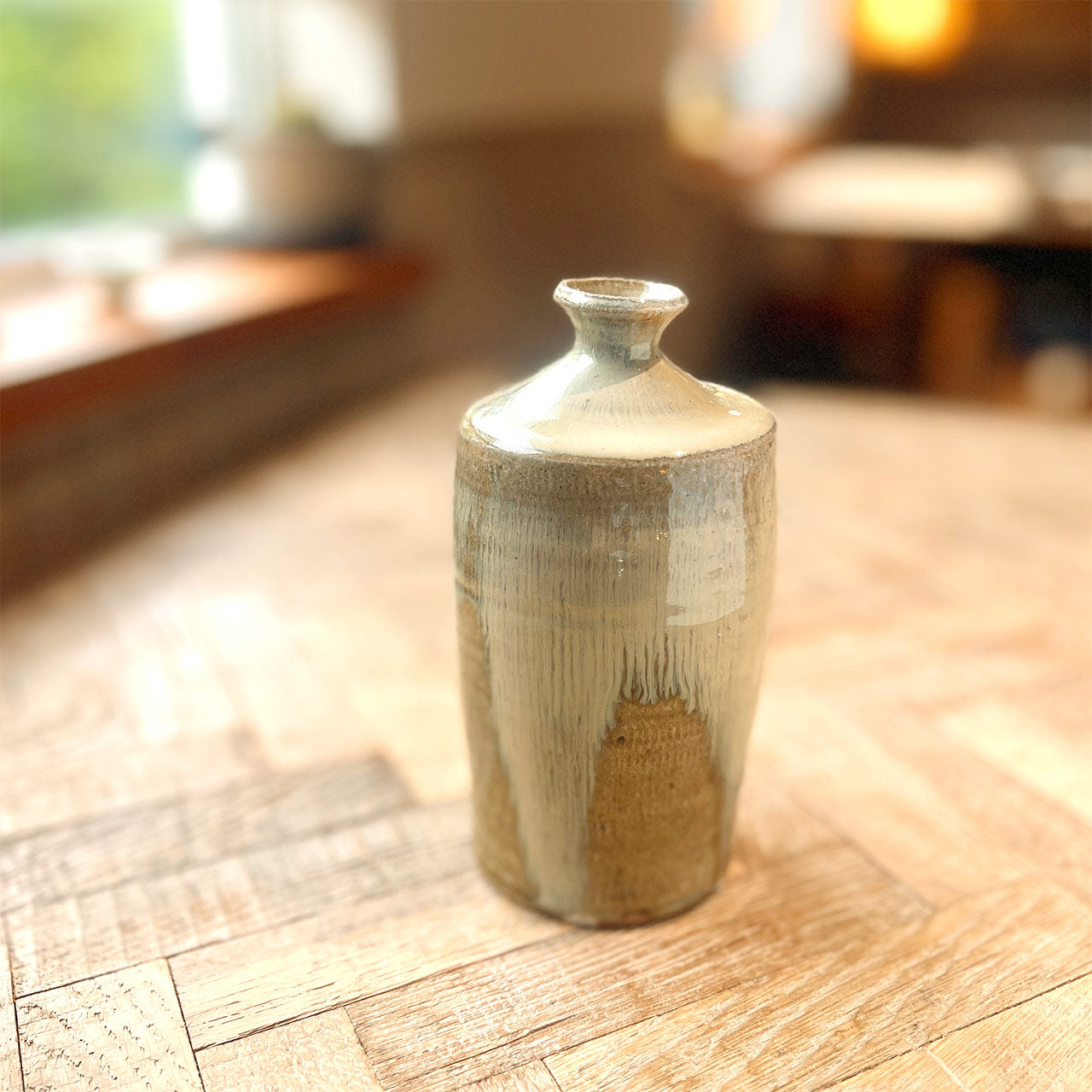 打ち刷毛目わら白釉筒花器