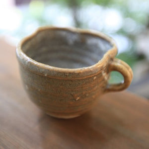 茶マットチタン釉マグ「 さるぽち(白)」