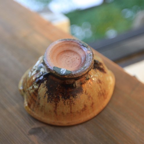 茶マットチタン釉信楽変形小鉢