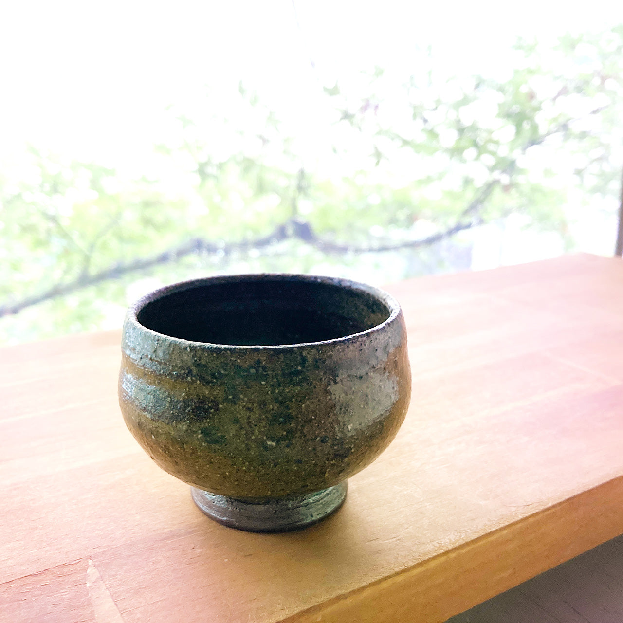 雑誌で紹介された 伊羅保釉濃赤ぐい呑み – ゆう雑貨店 工芸品